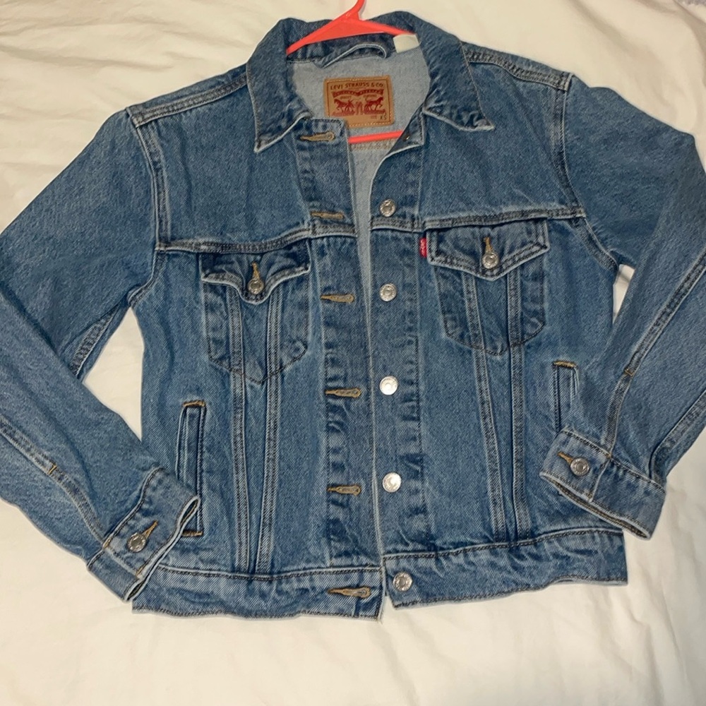 Women Levi’s vintage denim jacket
